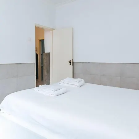 Terrace Flat Near River Apartment Lisbon